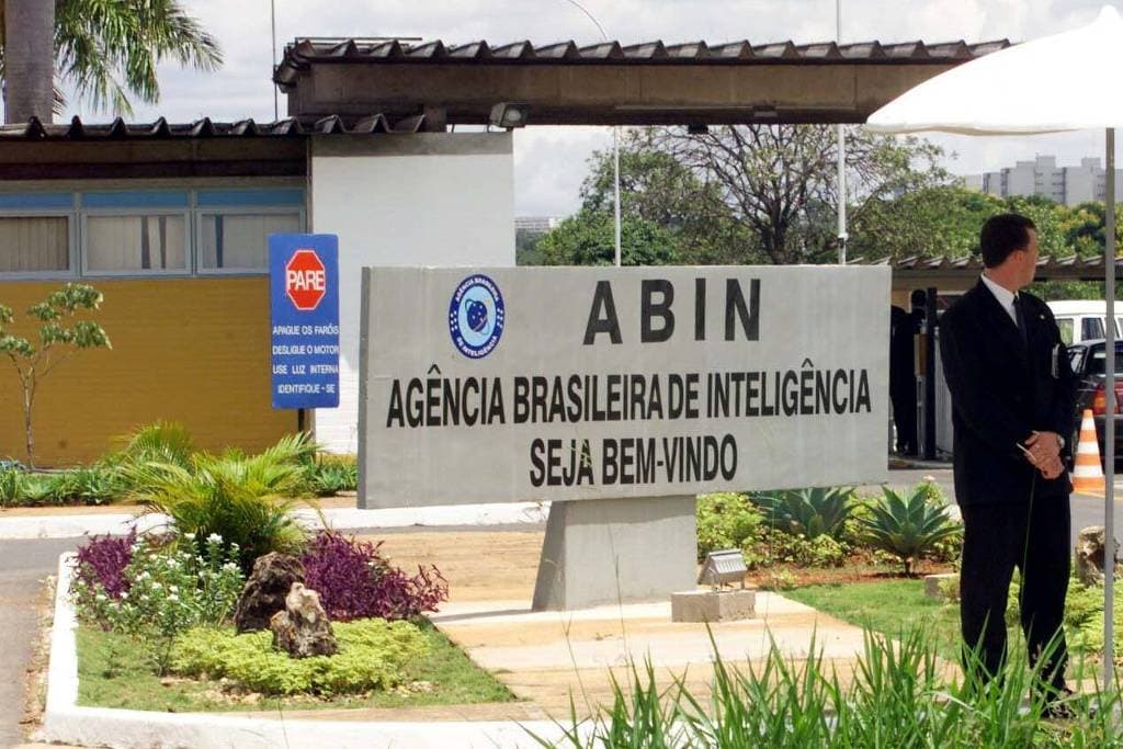 Operação da PF prende ex-segurança da campanha de Bolsonaro e outros três por monitoramento ilegal