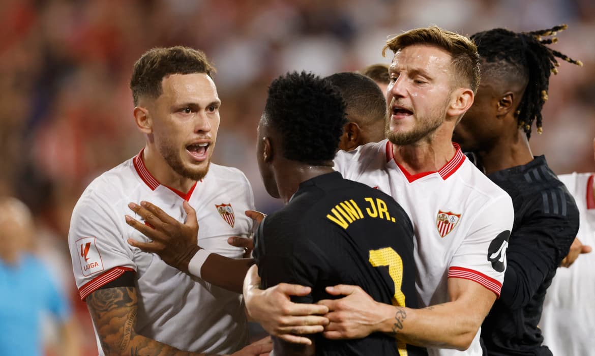Vini Jr é alvo de ataques xenofóbicos e racistas em Sevilla
