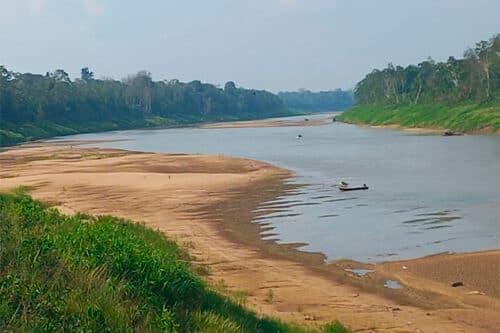 Após onze dias de subidas, Rio Negro desce dois centímetros