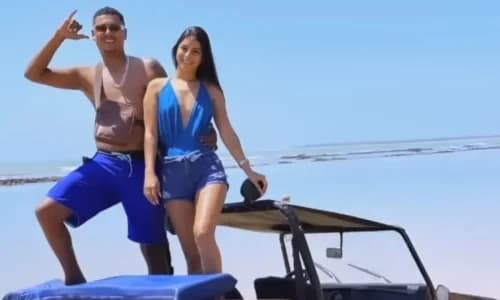 Casal é achado morto com marcas de tiros e bilhete com referência a facção, na Bahia