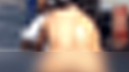 VÍDEO: Mulher é flagrada dando “rolezinho” sem roupa em garupa de moto, em Manaus