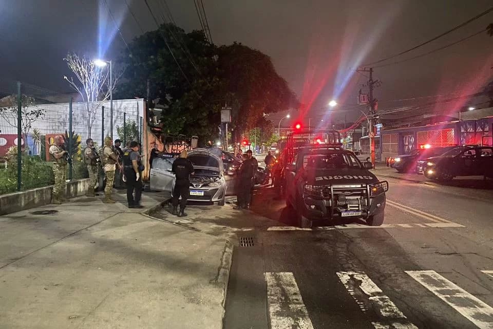 Polícia do Rio de Janeiro encontra corpos de suspeitos de assassinar médicos em quiosque