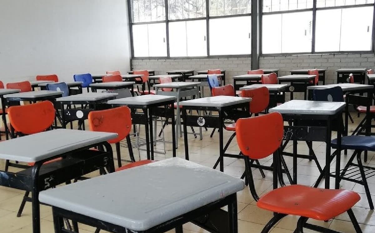 VÍDEO: Aluno ataca professora com arma branca durante a aula, no México