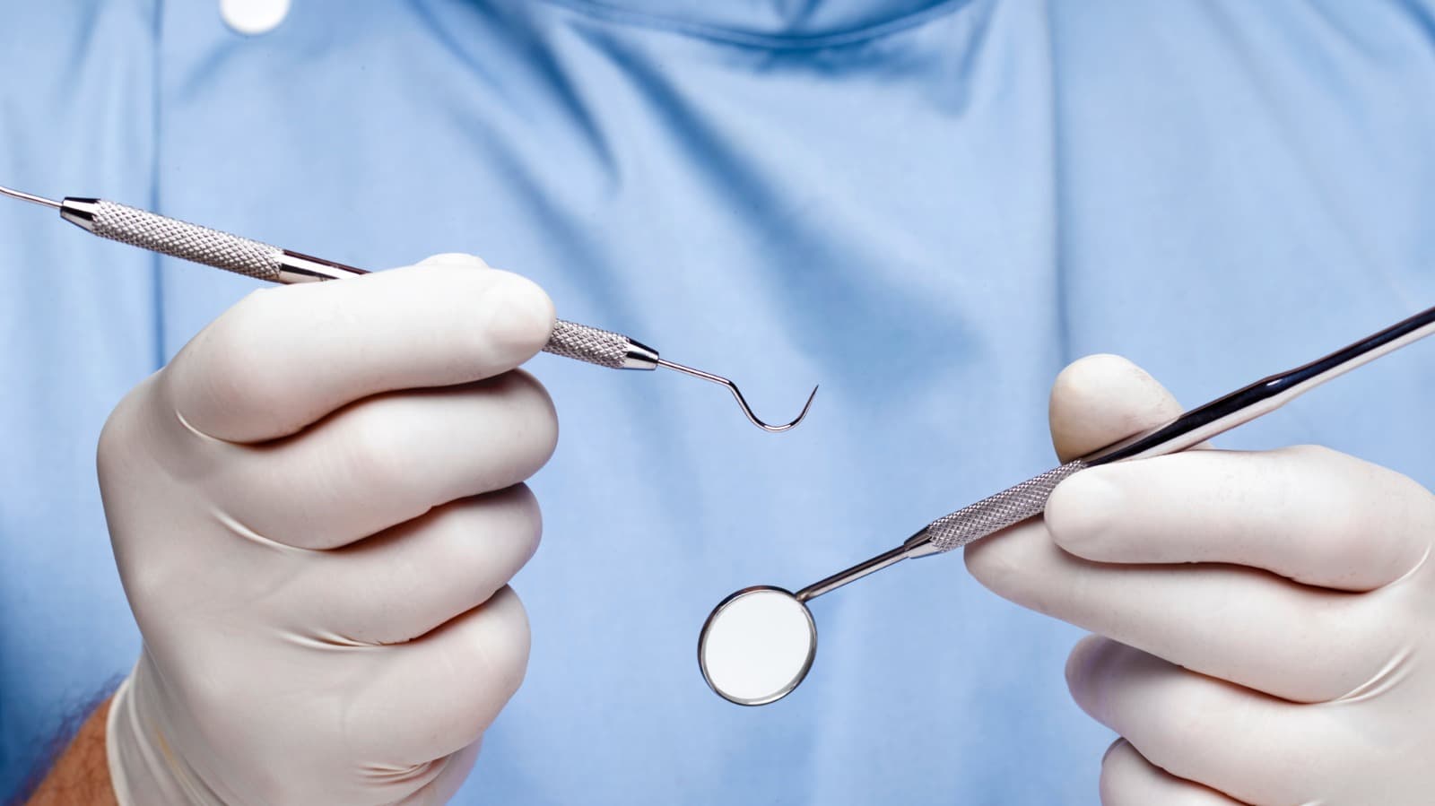 Justiça condena dentista mais bem pago da França por ‘mutilar’ 400 pacientes
