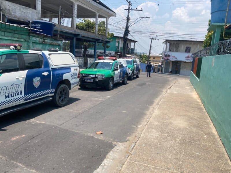 Jovem é detida após esfaquear a própria irmã em Manaus