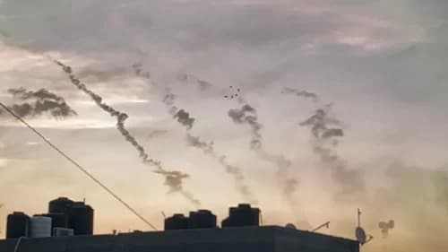VÍDEO: Ataque em Israel deixa 40 mortos e país declara guerra