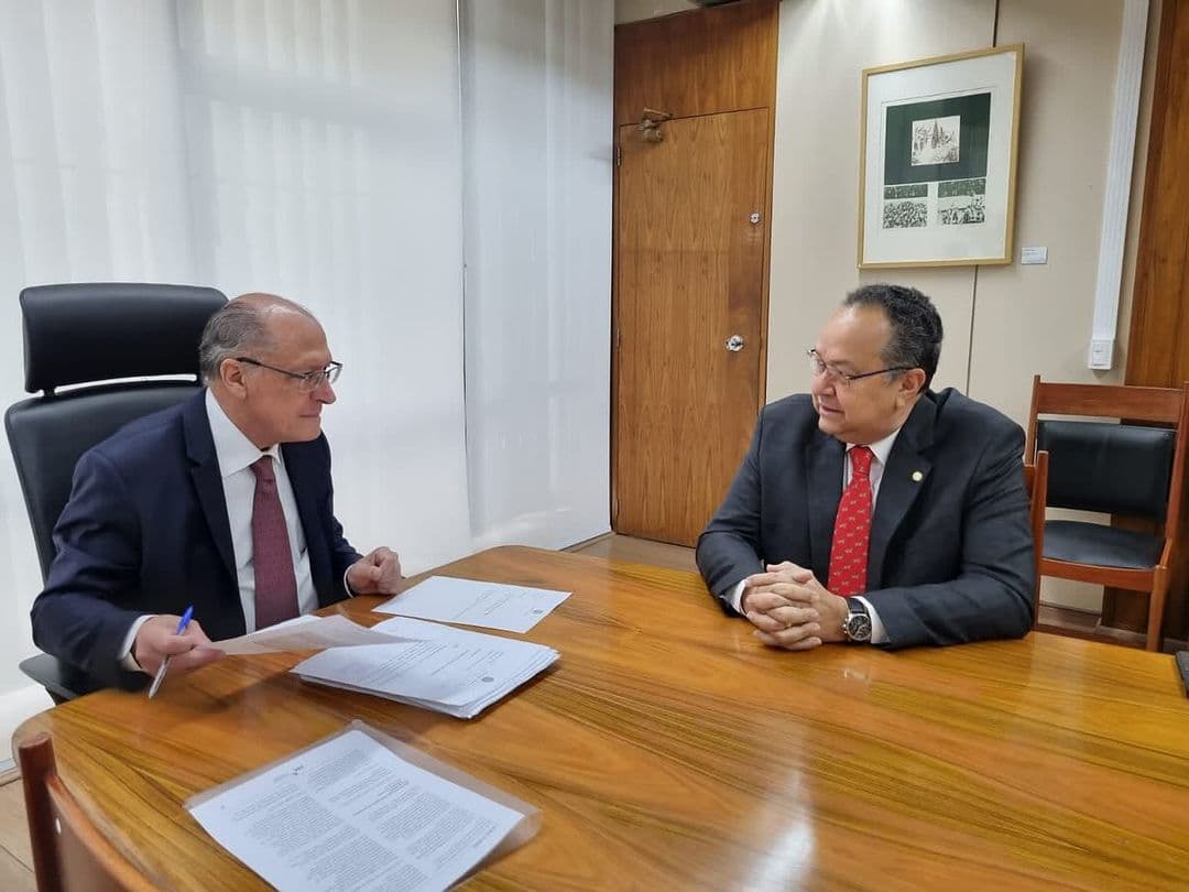 Silas Câmara representa Omar em reunião com Alckmin