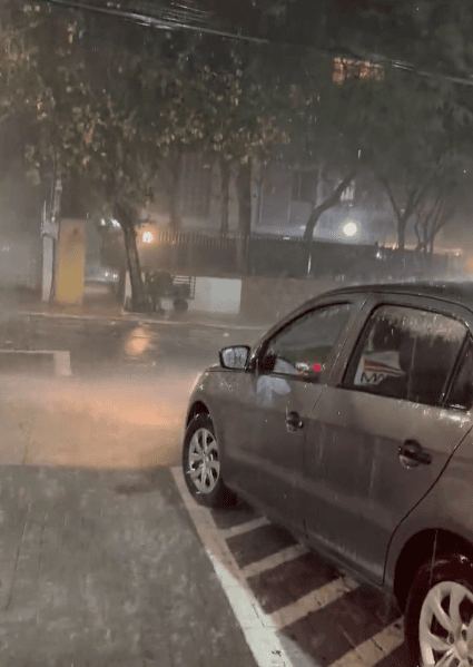 Vídeos: Temporal com granizo em SP causa alagações e falta de energia