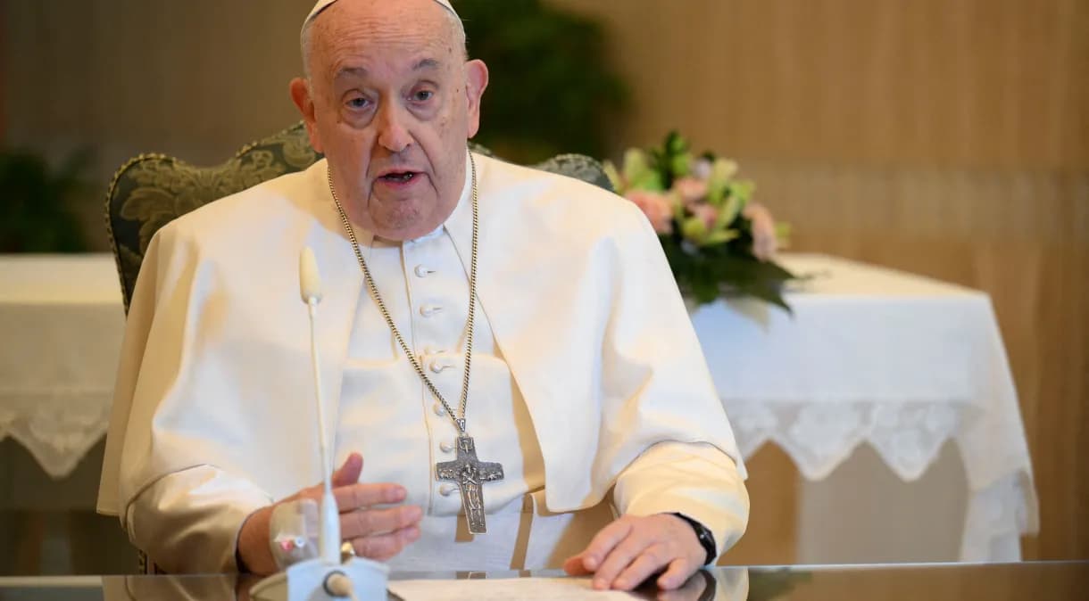 Papa está com bronquite infecciosa aguda e pede orações