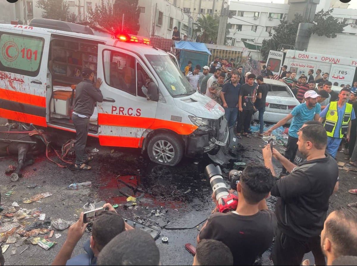 Ataque aéreo em ambulâncias de Gaza deixa mortos e feridos, diz Ministério da Saúde palestino