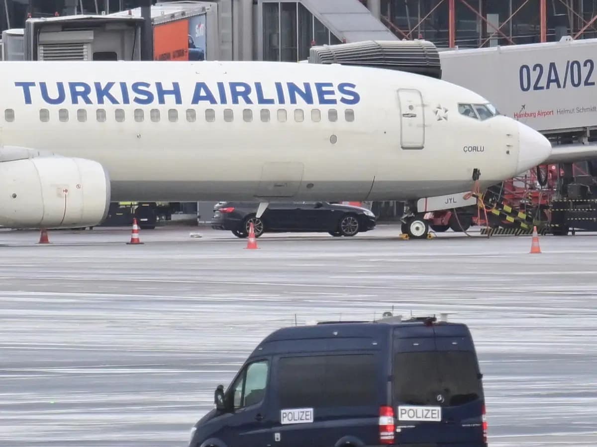 Homem que fez filha refém em aeroporto de Hamburgo foi preso após 18h de negociação