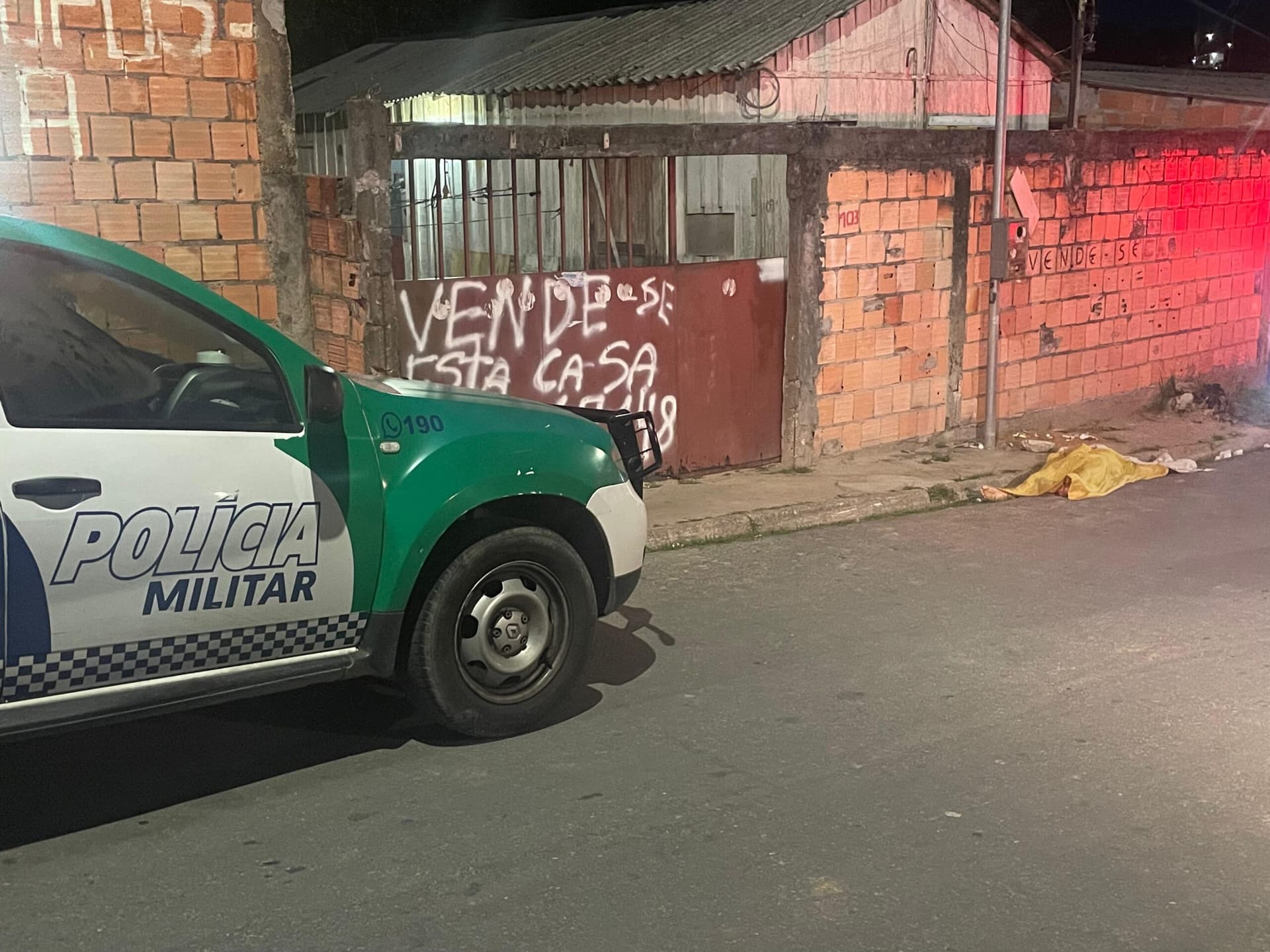 Em Manaus, homem é executado a tiros por dupla em moto após receber ligação