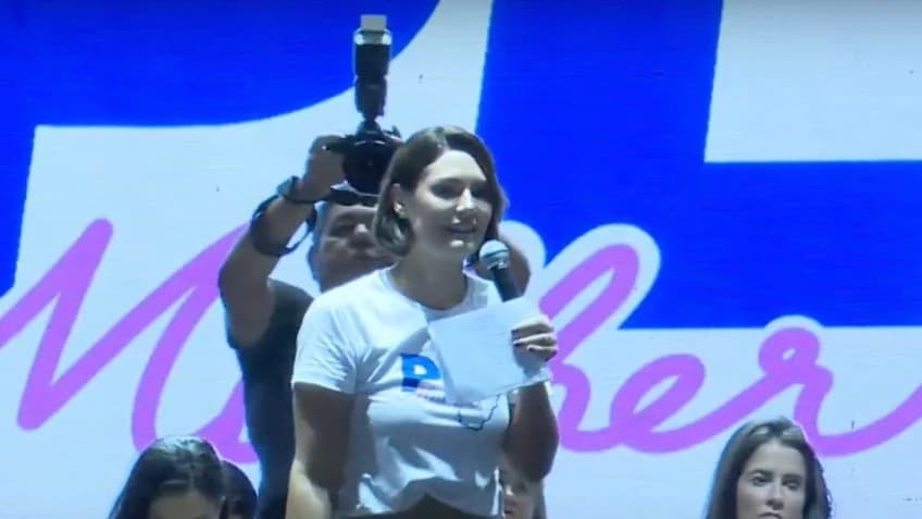 VÍDEO: Michelle Bolsonaro ironiza delação de Cid e demonstra “golpes” em evento