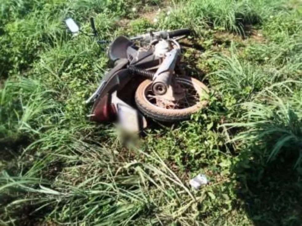 Motorista bêbado ‘tira’ moto da estrada e deixa casal ferido em Palmas