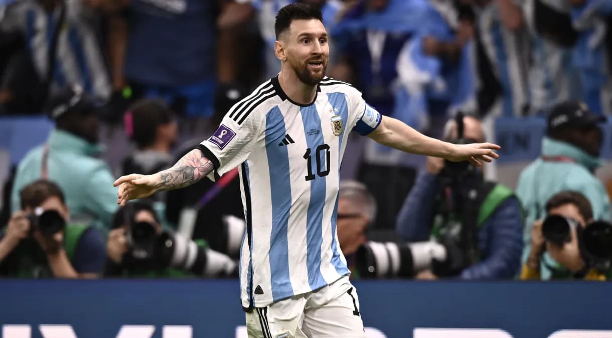 Camisas utilizadas por Messi na Copa são leiloadas por R$ 38 mi