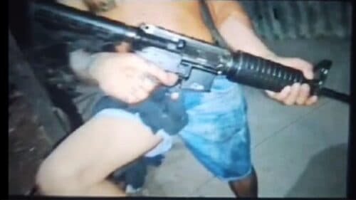 VÍDEO: Moradores de bairro de Manaus vivem momentos de pânico com tiroteio entre facções