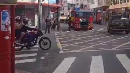 VÍDEO: Princípio de incêndio atinge drogaria no centro de Manaus