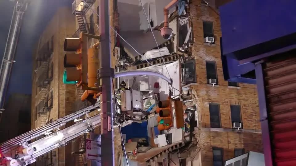 VÍDEO: prédio em Nova York desaba parcialmente