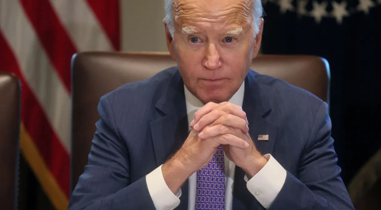 Aprovação de Biden se mantém baixa, segundo pesquisa