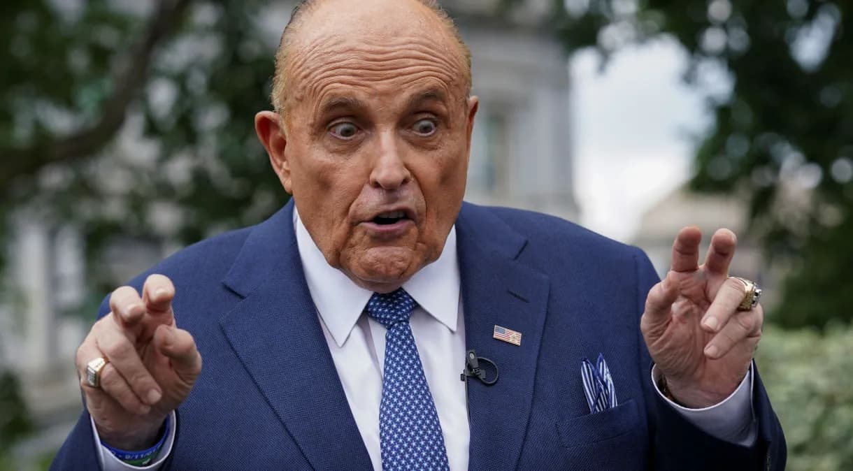 Ex-advogado de Trump é condenado a pagar US$ 148 milhões