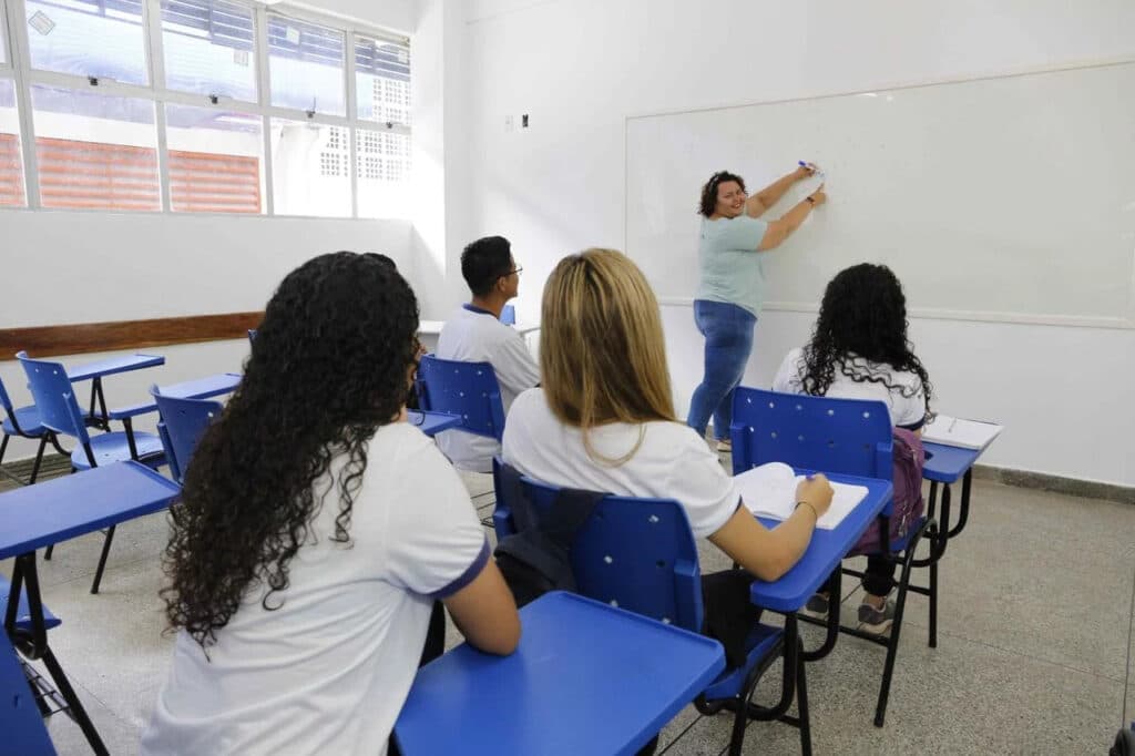 Escolas de Manaus podem ter programa para enfrentar misoginia e violência de gênero