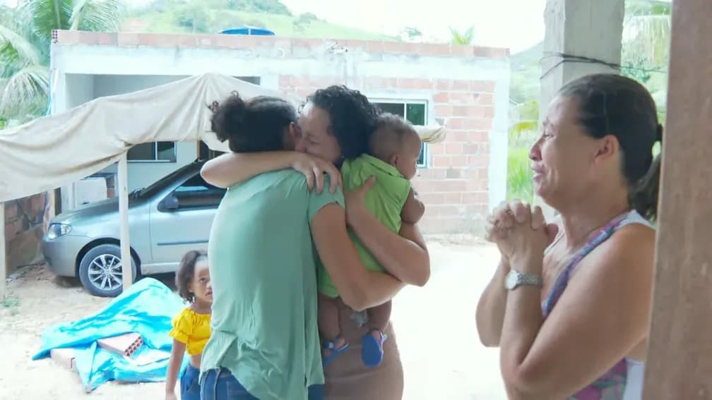Professora presa por engano é liberada no RJ e faz desabafo sobre os oito dias presa