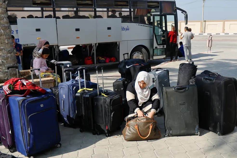 Grupo de 85 brasileiros aguarda autorização para sair de Gaza, anuncia embaixada