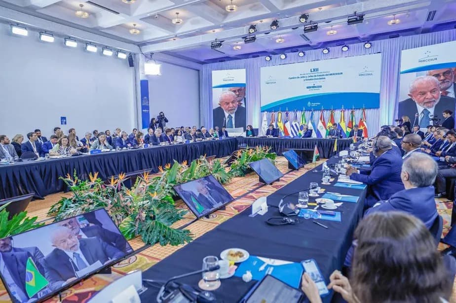 Cúpula do Mercosul se reúne em meio a crise à Venezuela-Guiana e a 3 dias da posse de Milei