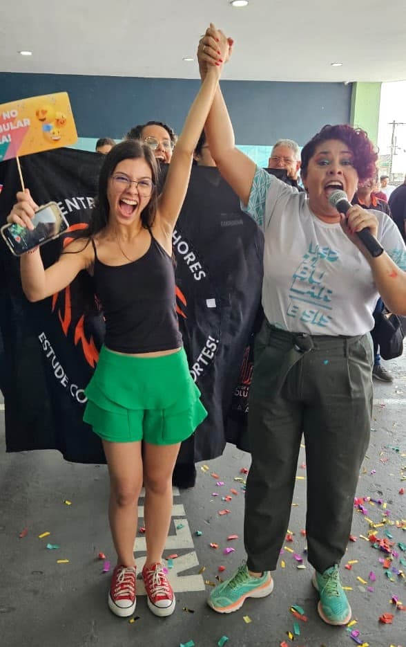 Alunos da rede pública estadual comemoram aprovação na UEA