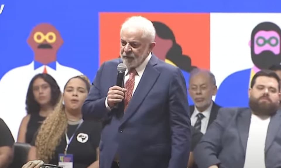 Celebração de Lula com “ministro comunista” no STF contraria discurso de campanha