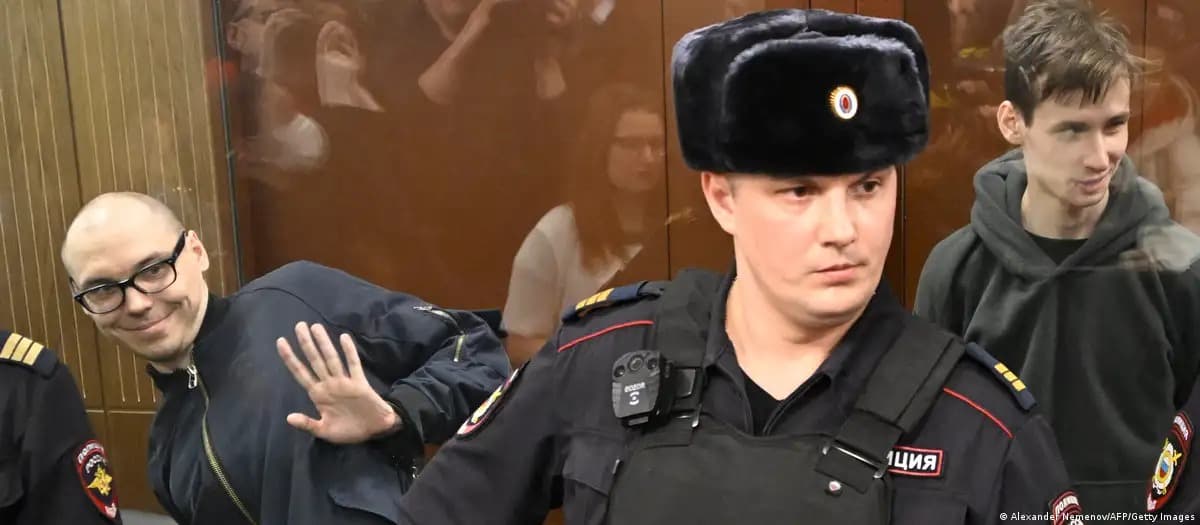 Rússia condena dois poetas por recitarem versos contra a guerra da Ucrânia