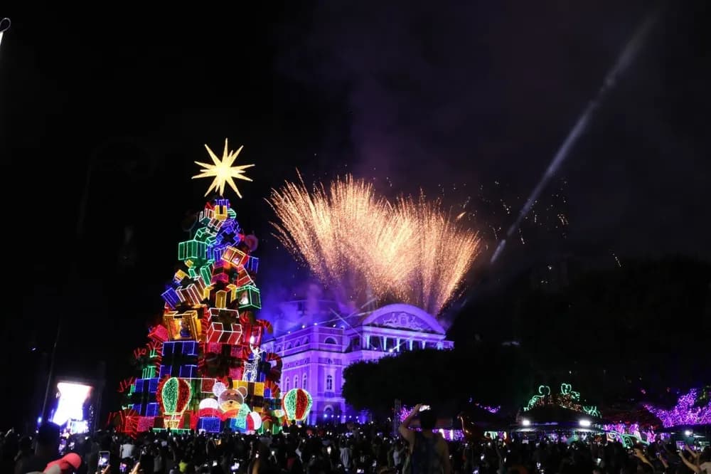 Árvore de Natal do Largo de São Sebastião é inaugurada nesta sexta-feira (8)