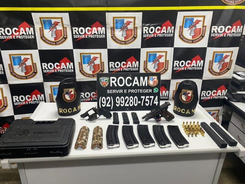 Adolescente é apreendida com bolsa de bebê ‘recheada’ de armamentos