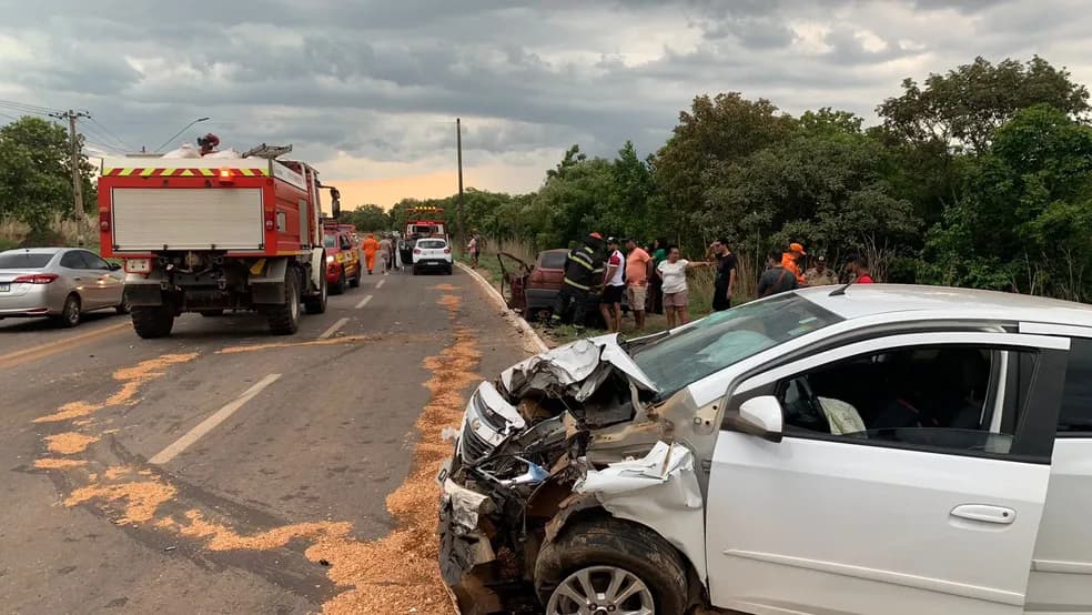 VÍDEO: Carro entra na contramão, provoca acidente e deixa um morto, em Palmas