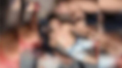 VÍDEOS: Suspeitos de assaltar motorista por APP recebem ‘carinho’ da população, em Manaus