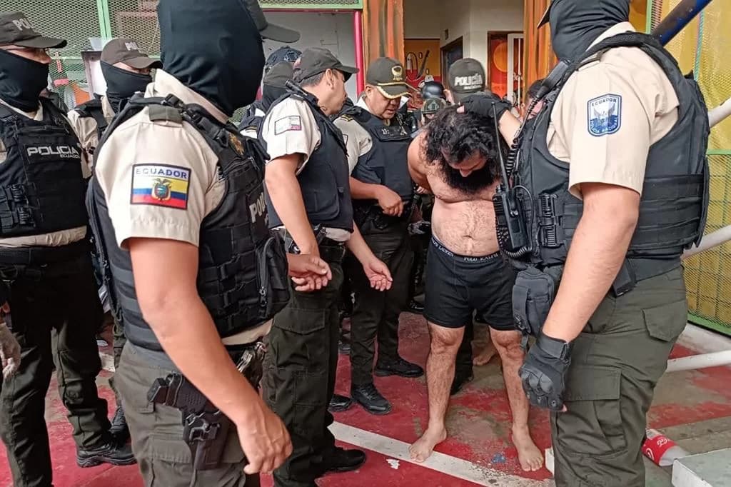 Equador decreta estado de exceção após fuga de chefe de facção