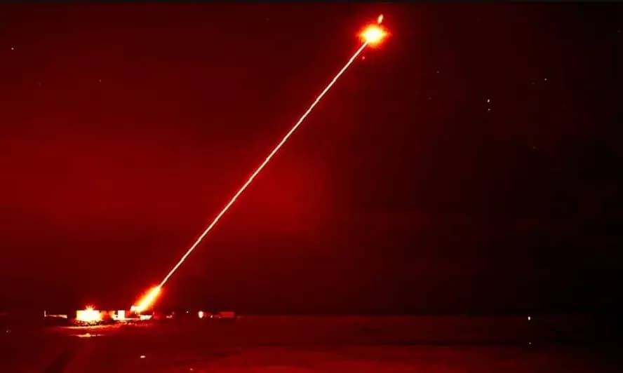 VÍDEO: Reino Unido testa laser capaz de derrubar alvos aéreos