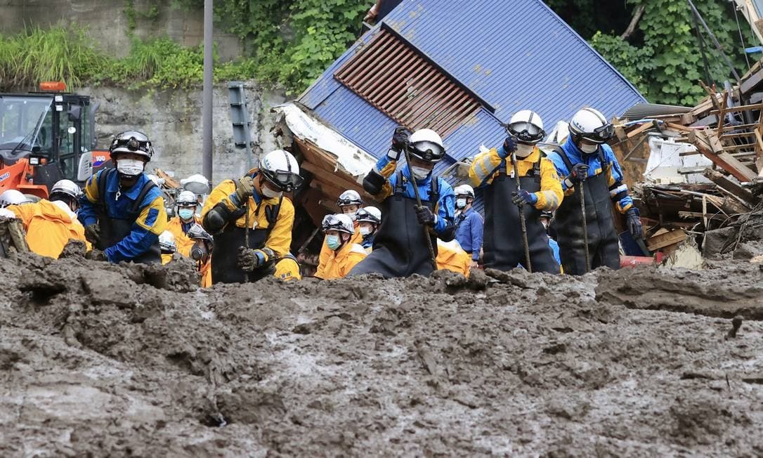 VÍDEO: Deslizamento de terra no Japão continua após novos terremotos