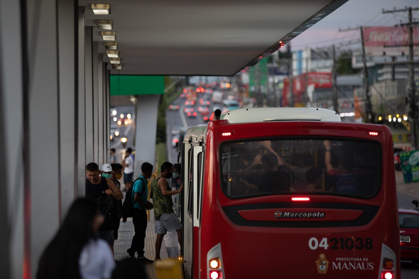 Passagem de ônibus em Manaus deve subir para R$ 5, diz David Almeida