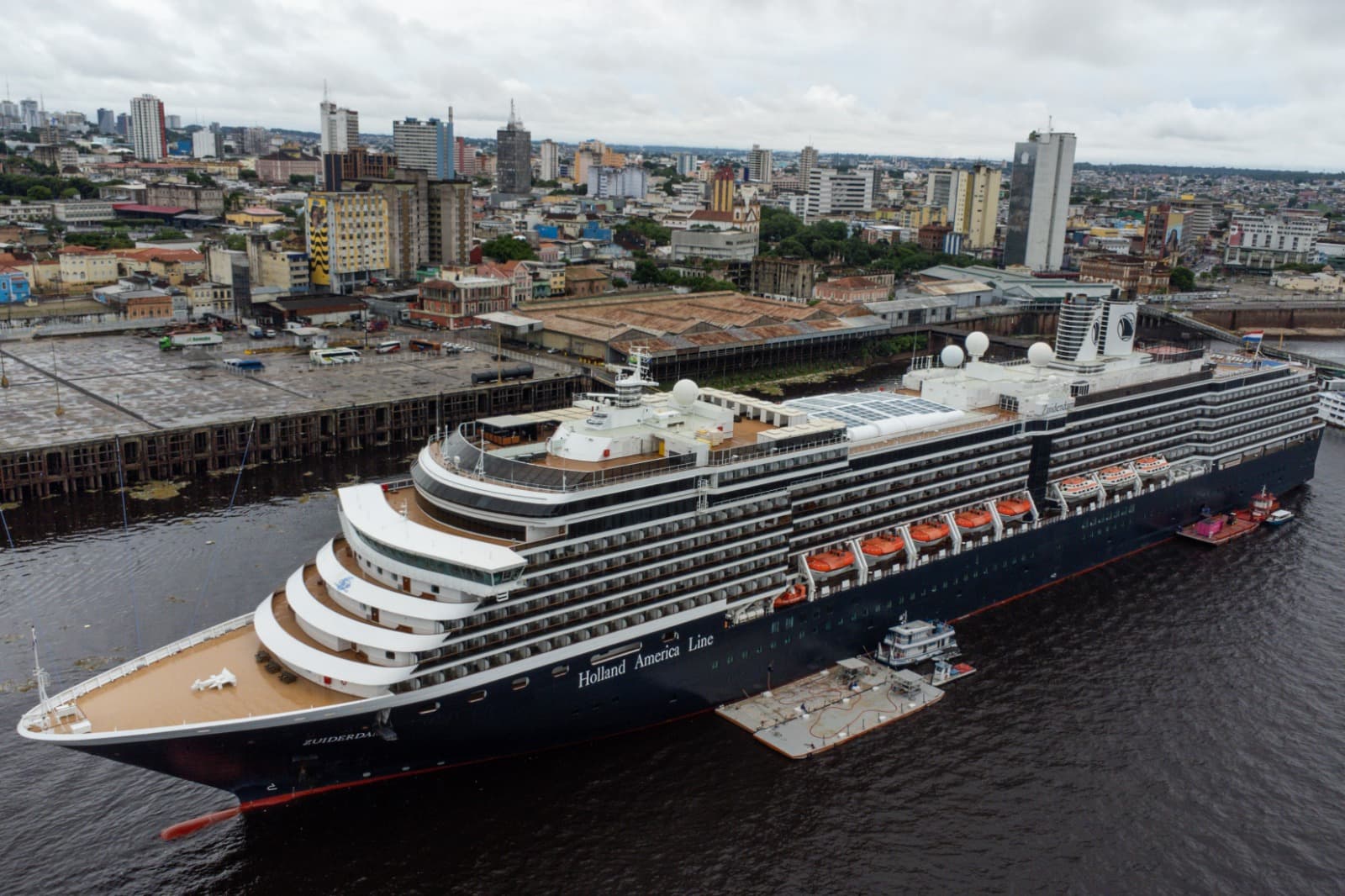 Cruzeiro holandês vem a Manaus pela primeira vez com mais de dois mil turistas