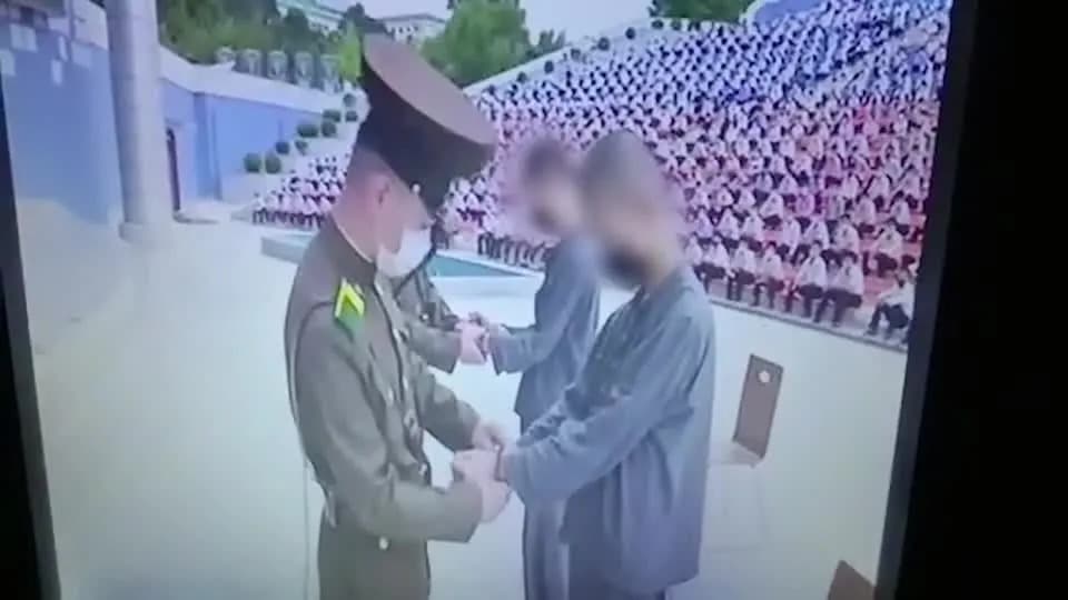VÍDEO: Coreia do Norte condena dois adolescentes por assistirem programa sul coreanos