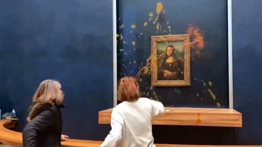 Ativistas jogam sopa contra ‘Mona Lisa’ de Da Vinci no Louvre, em Paris