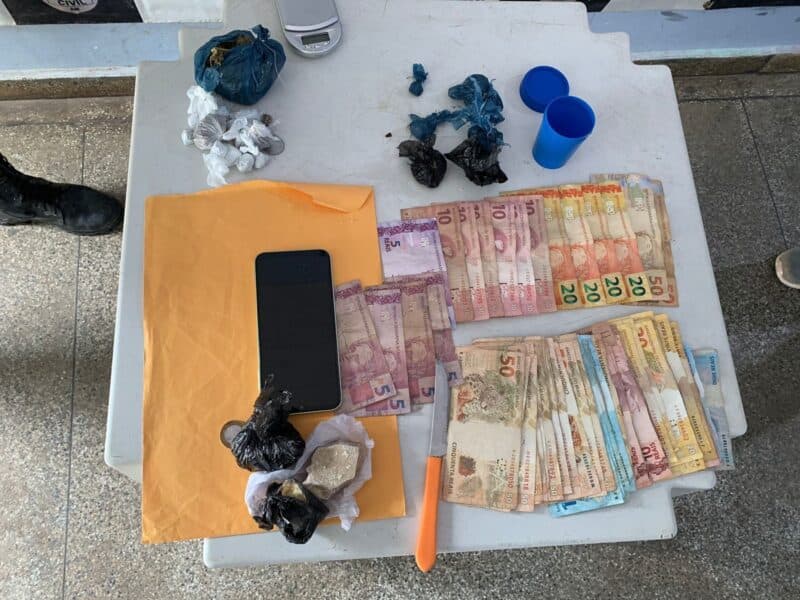Em Carauari, dupla é presa com drogas e cerca de R$ 3 mil