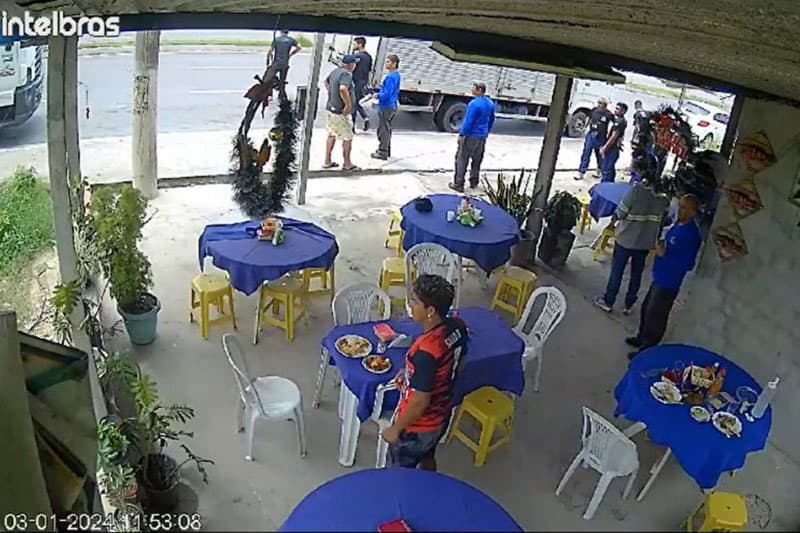 VÍDEO: Tiroteio assusta clientes em restaurante de Manaus