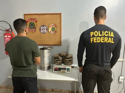 PF prende homem em lancha com mais de 10kg de drogas, no AM