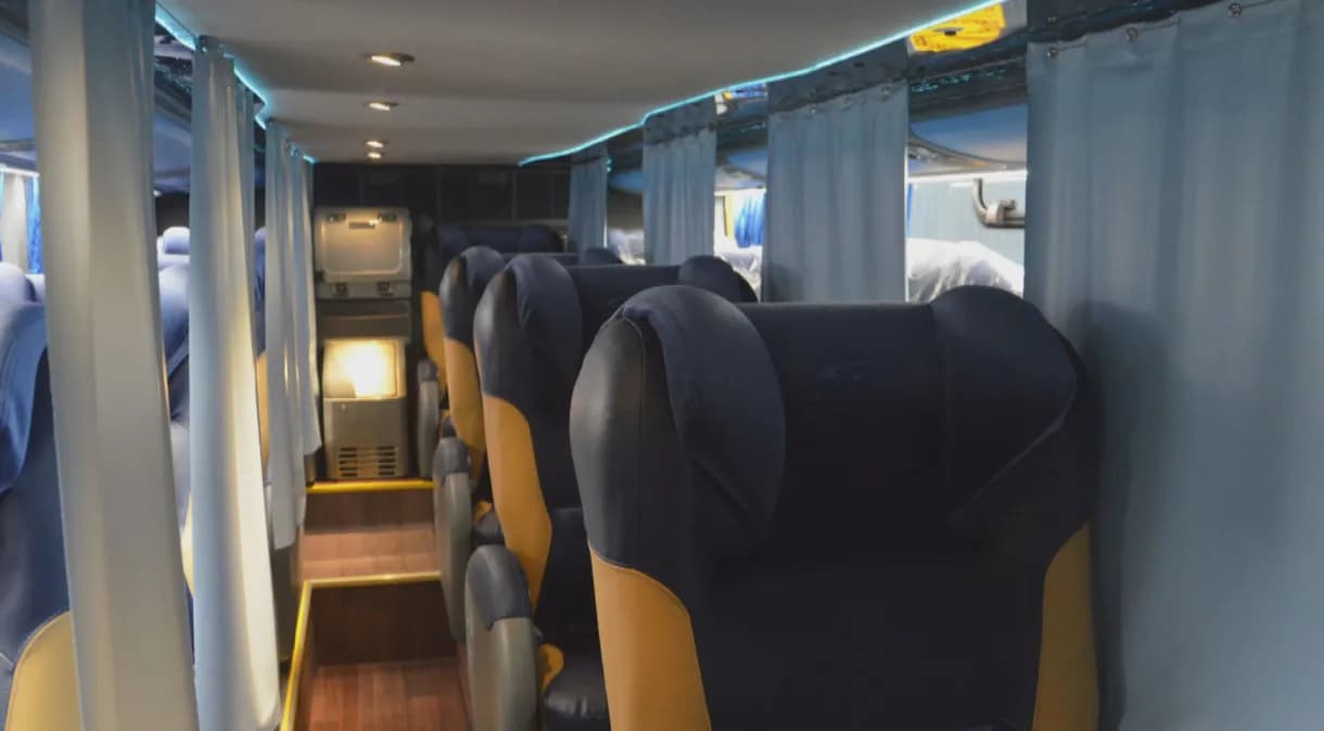 Ônibus cai de ponte e deixa 31 mortos no Mali
