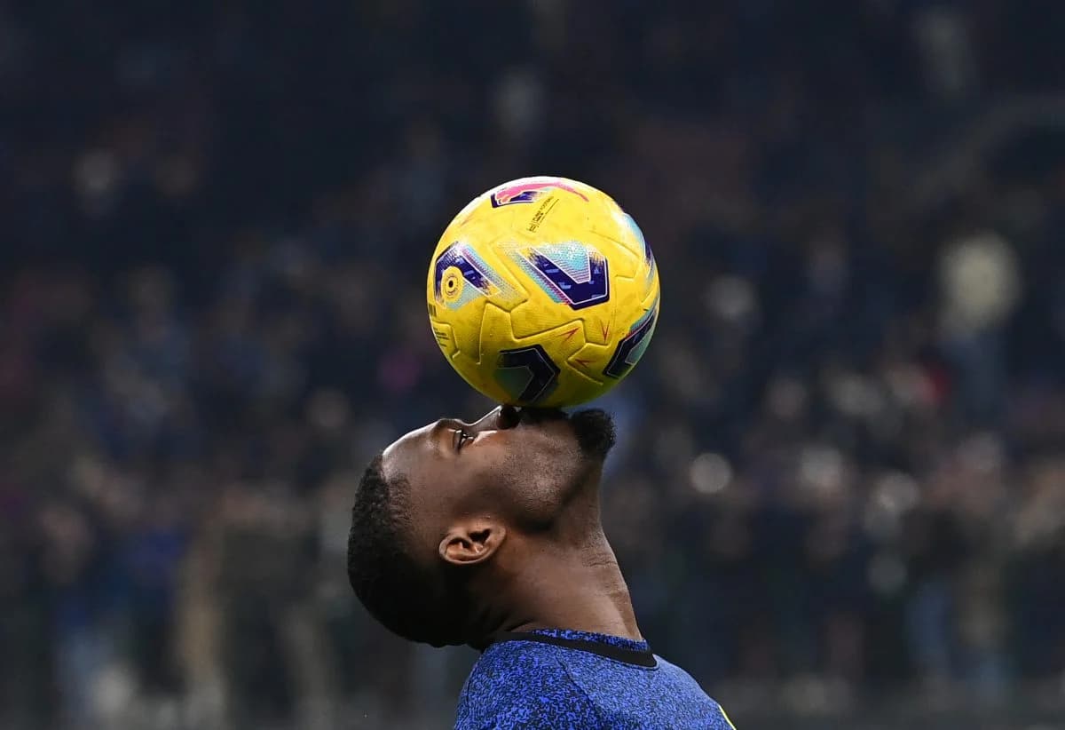 Para 16% dos italianos, imitar macaco faz parte do ato de torcer