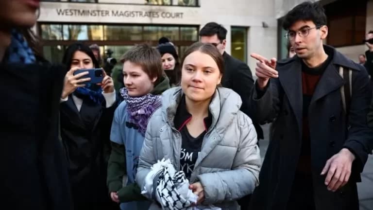 Greta Thunberg é presa em Londres durante protesto pró-Palestina, diz grupo ativista