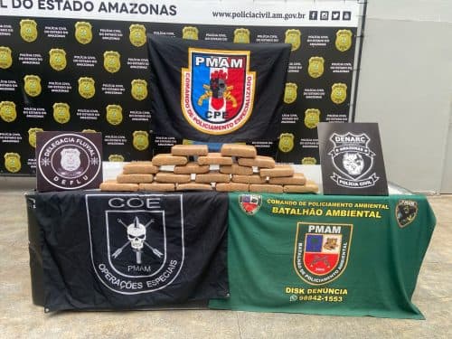 VÍDEO: 25 kg de maconha avaliados em cerca de R$ 400 mil são apreendidos em canoa, no AM