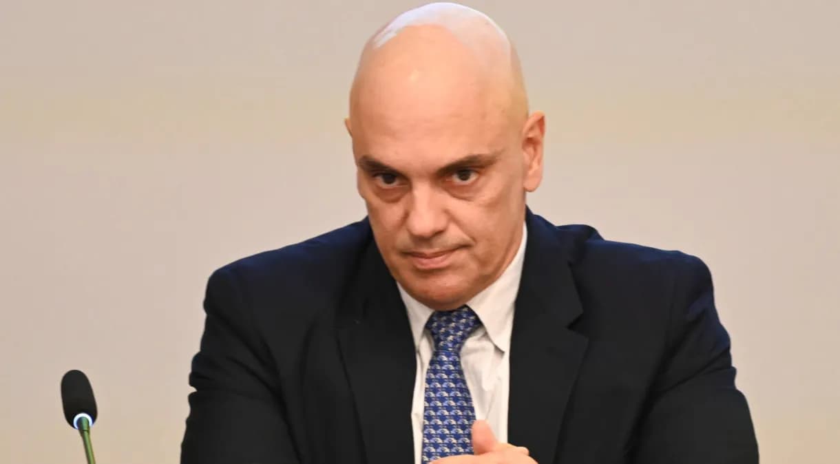 Hacker invade perfil da Câmara dos Deputados e ataca Moraes